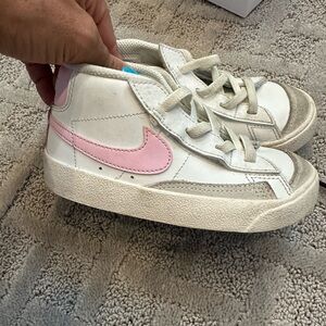Nike girls size just need a little clean up